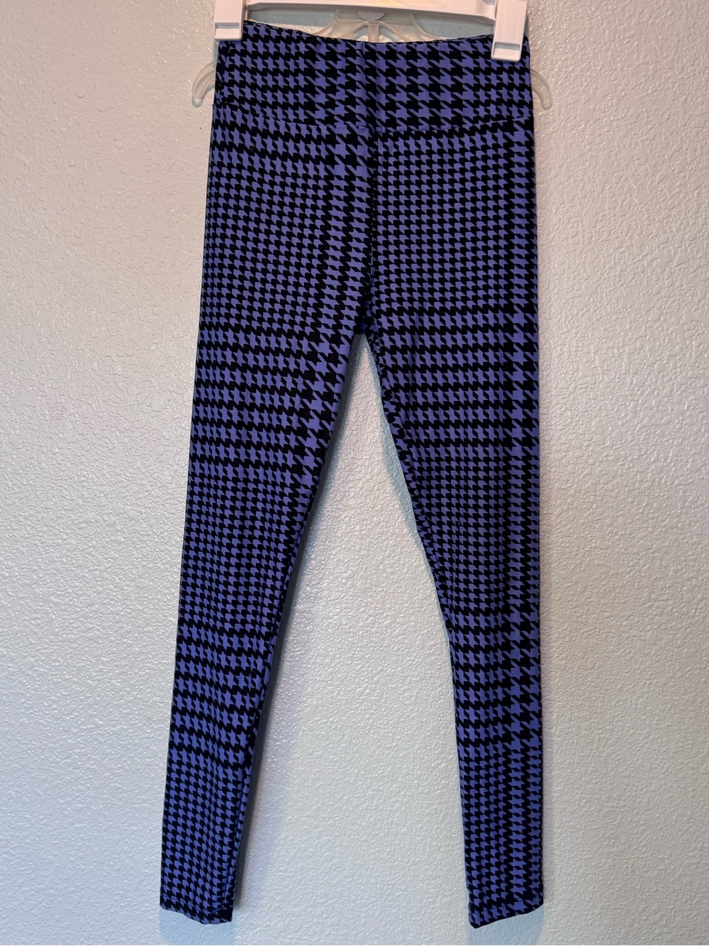 LUC LuLaRoe OS (0-12) women Houndstooth Blue and black Leggings